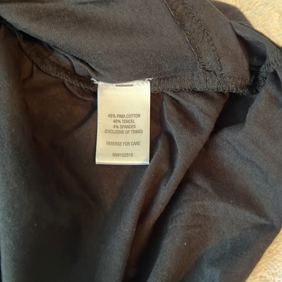 Garnet Hill women’s sleeveless criss-cross v-neck with scrunched sides - Picture 7 of 8